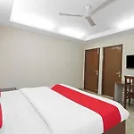 Oyo 87728 Shivam Residency