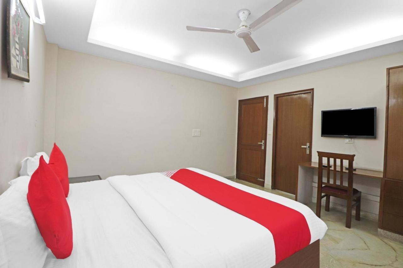 Oyo 87728 Shivam Residency 3*