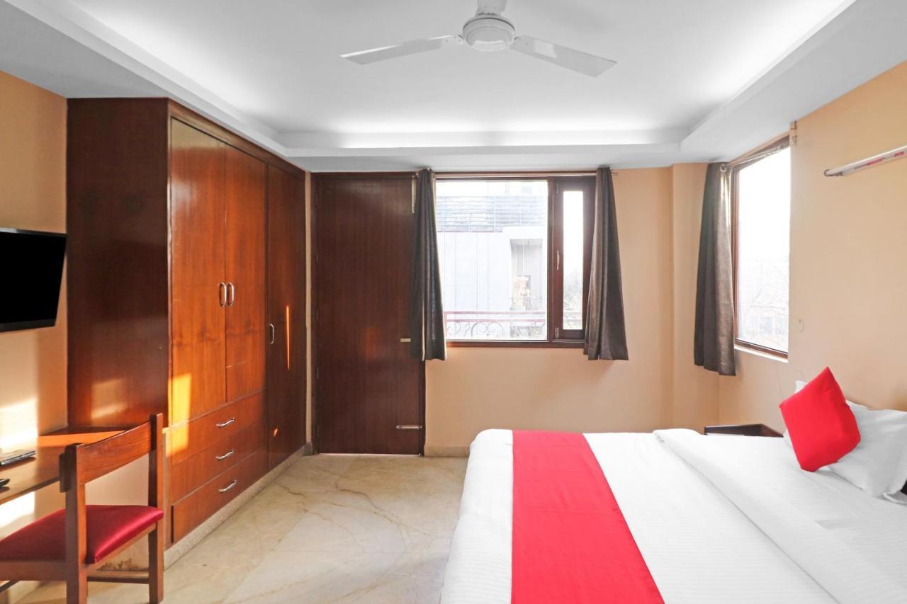 Oyo 87728 Shivam Residency 3*